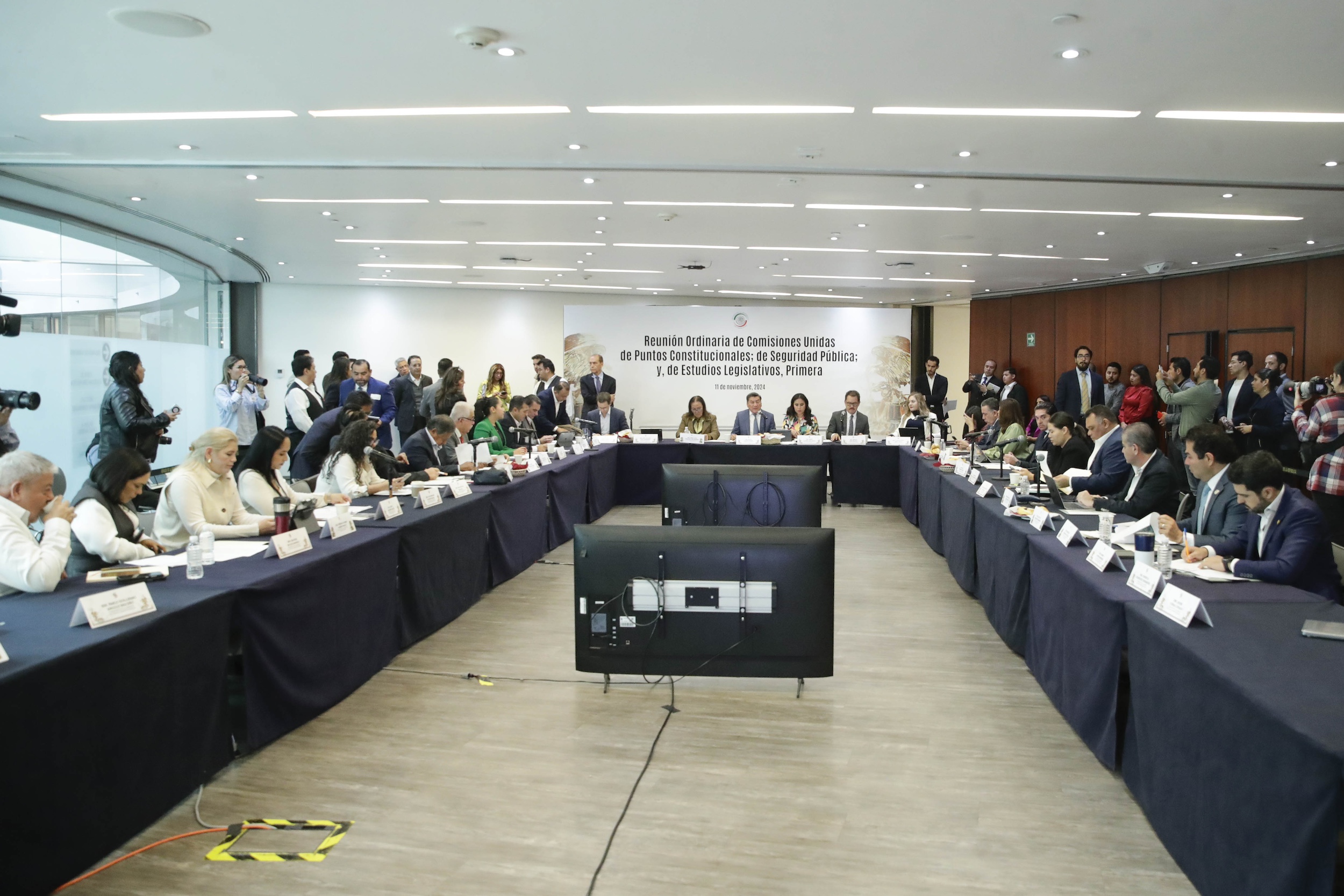 Com Unidas Ptos Const Seg Pub  Est Leg Primera-
