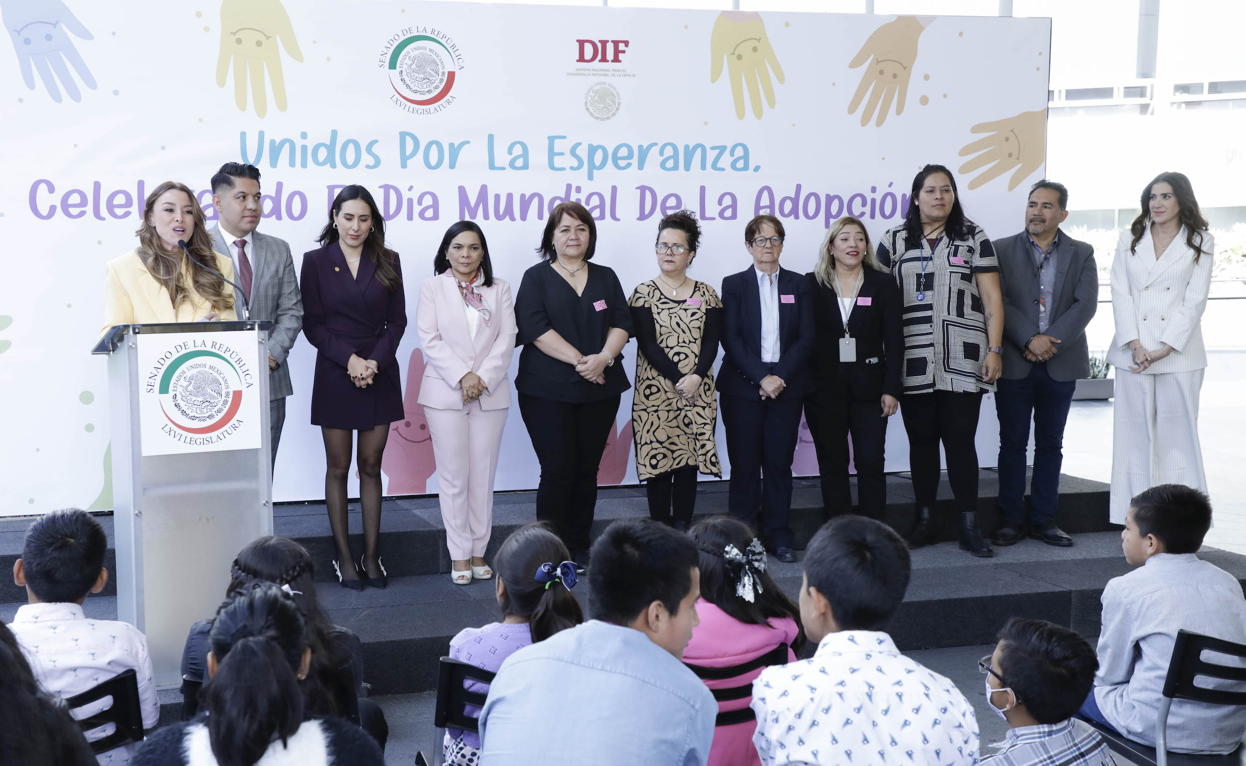 Celebrando el dia mundila de la Adopcion-