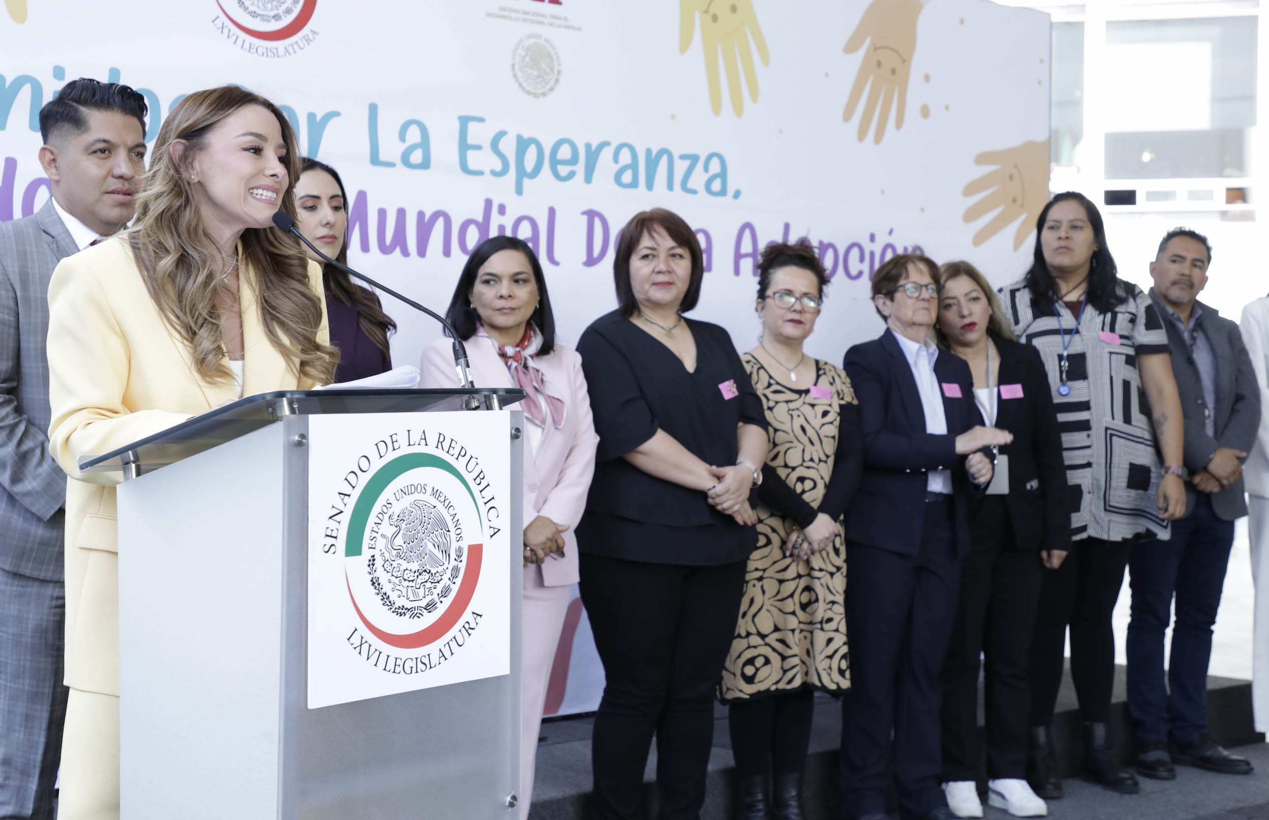 Celebrando el dia mundila de la Adopcion-