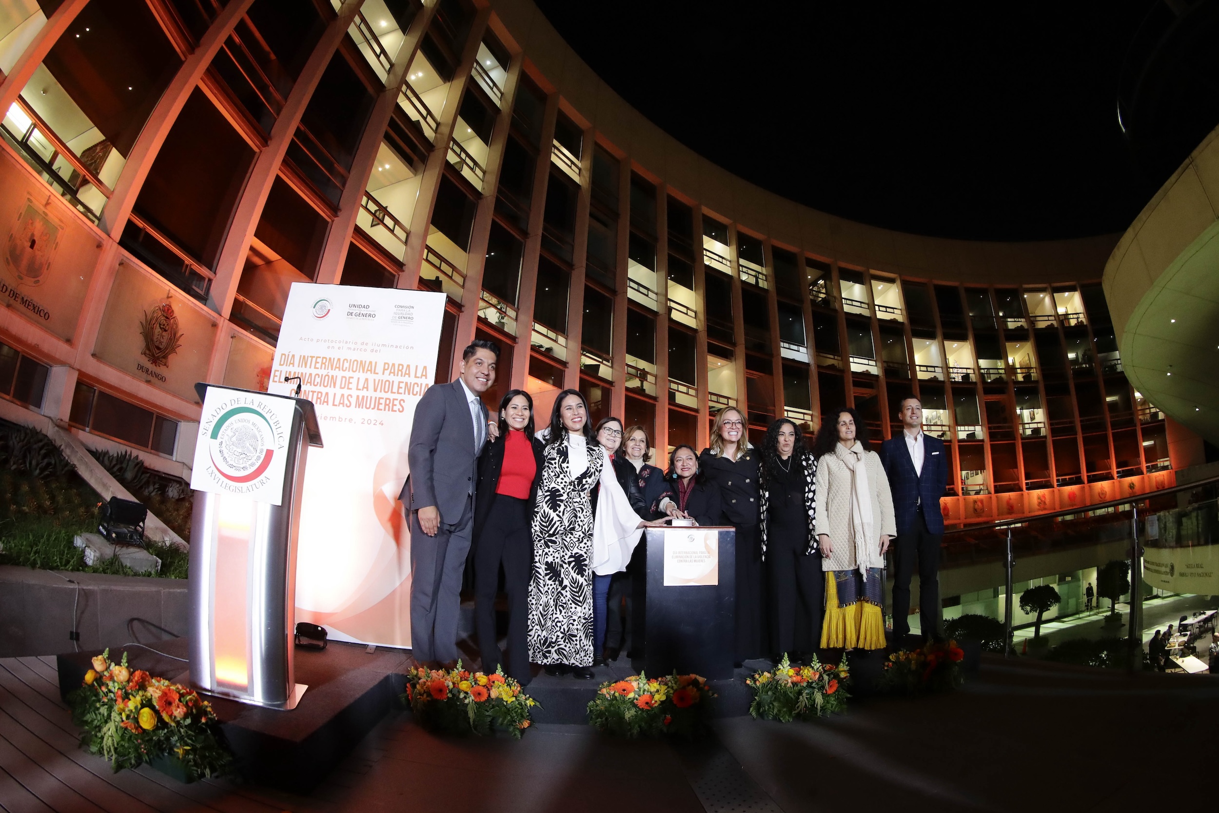 Iluminación del Senado de la República con motivo del Día Internacional para la Eliminación de la Violencia contra las Mujeres.