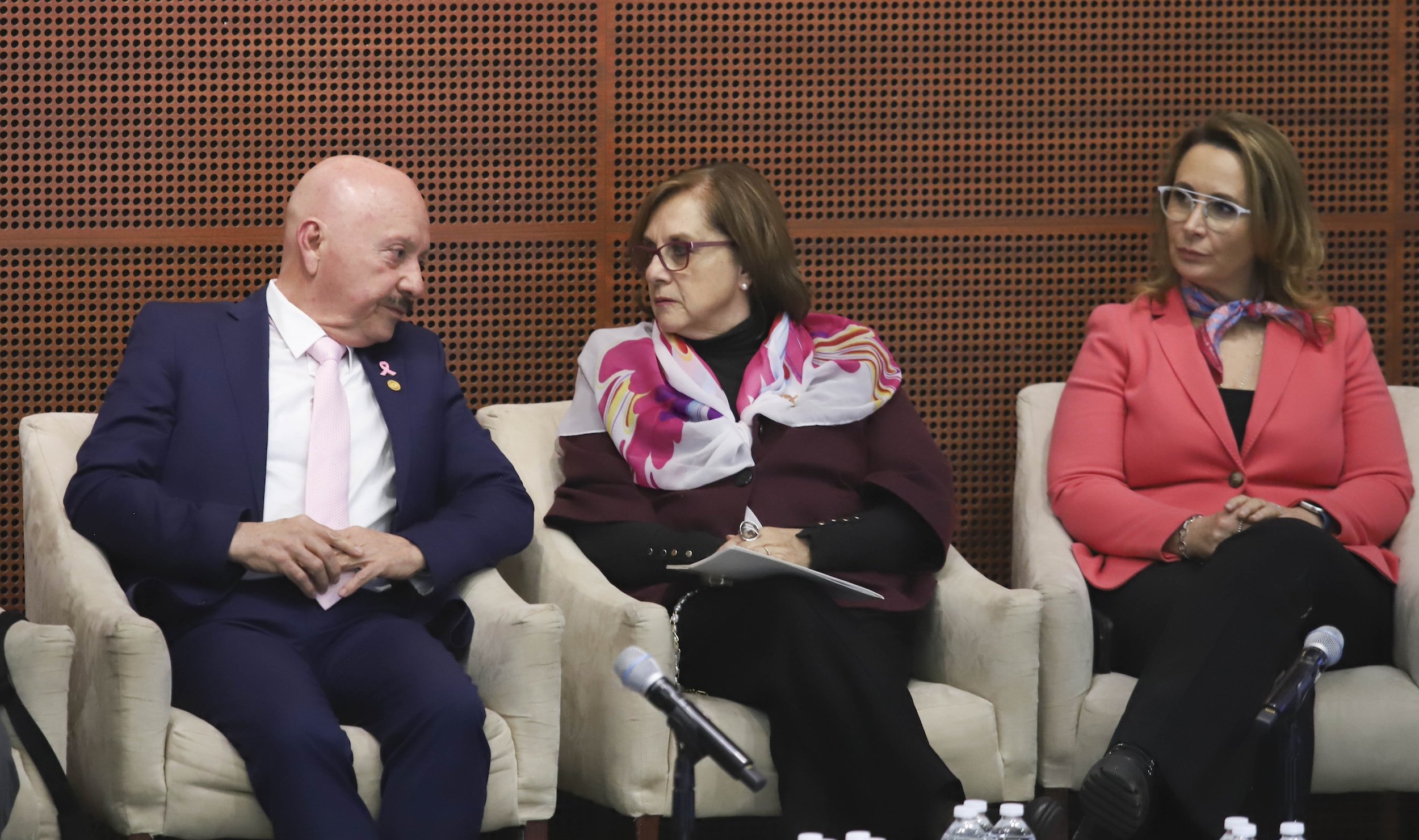 Conversatorio dia Mundial de la Lucha Contra el Cancer de Mama-