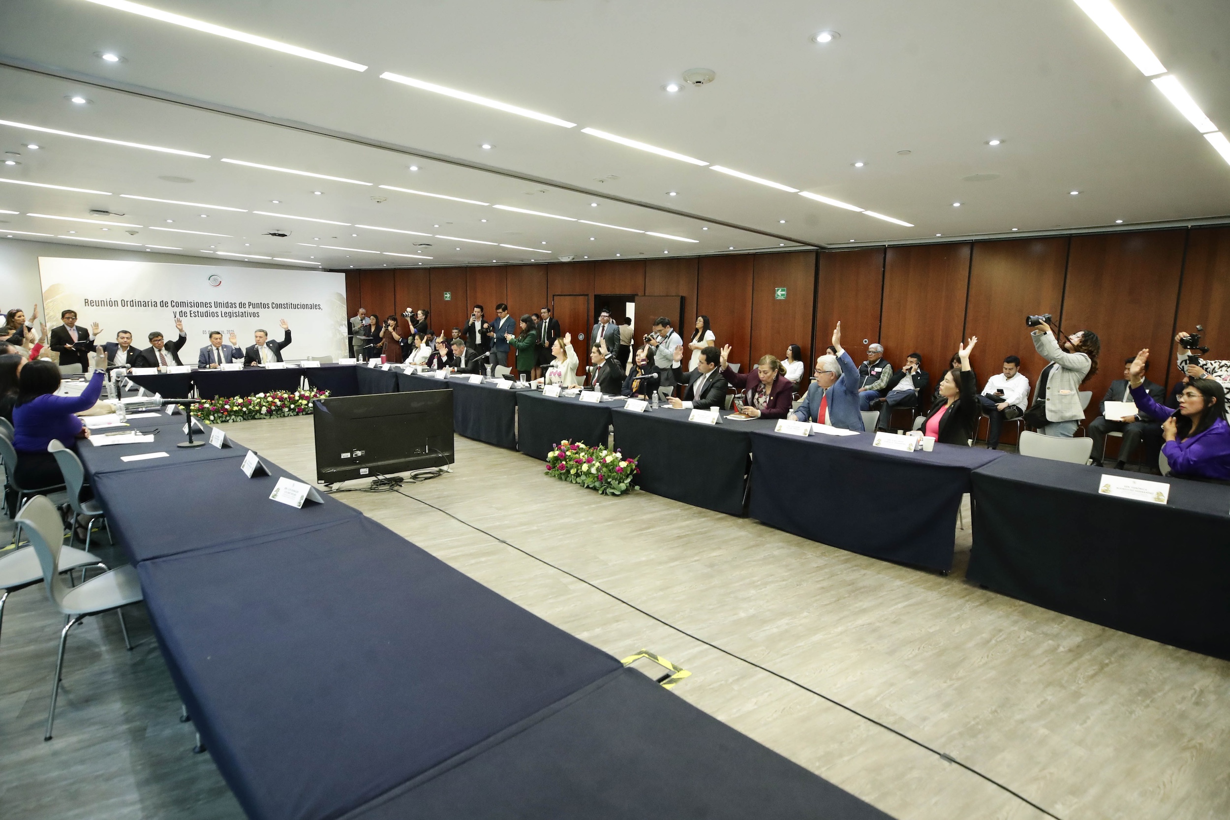 Com Unidas Ptos Const y Est Leg -