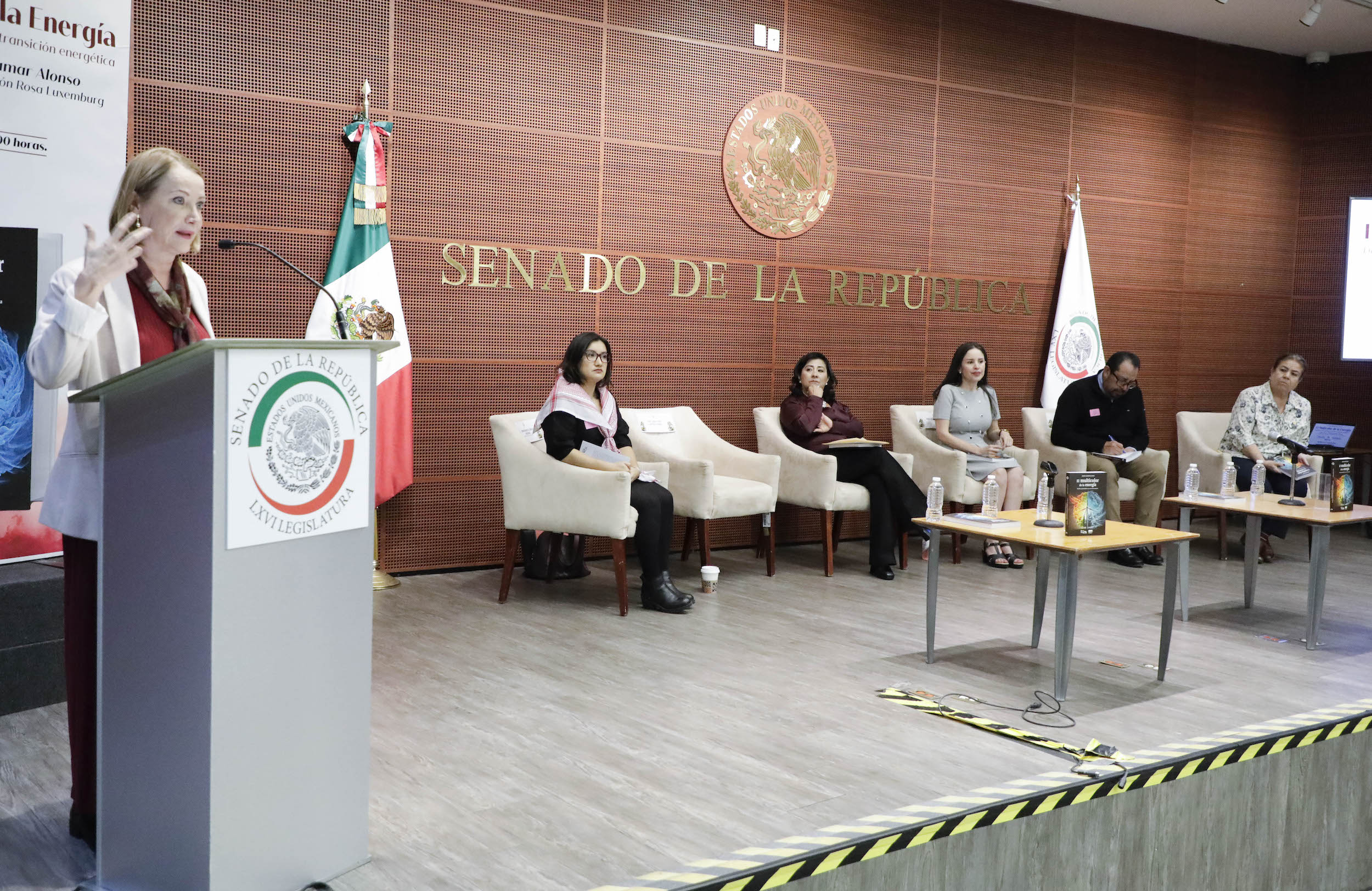 Presentacioin del Libro El Muilticolor de la Energiia-