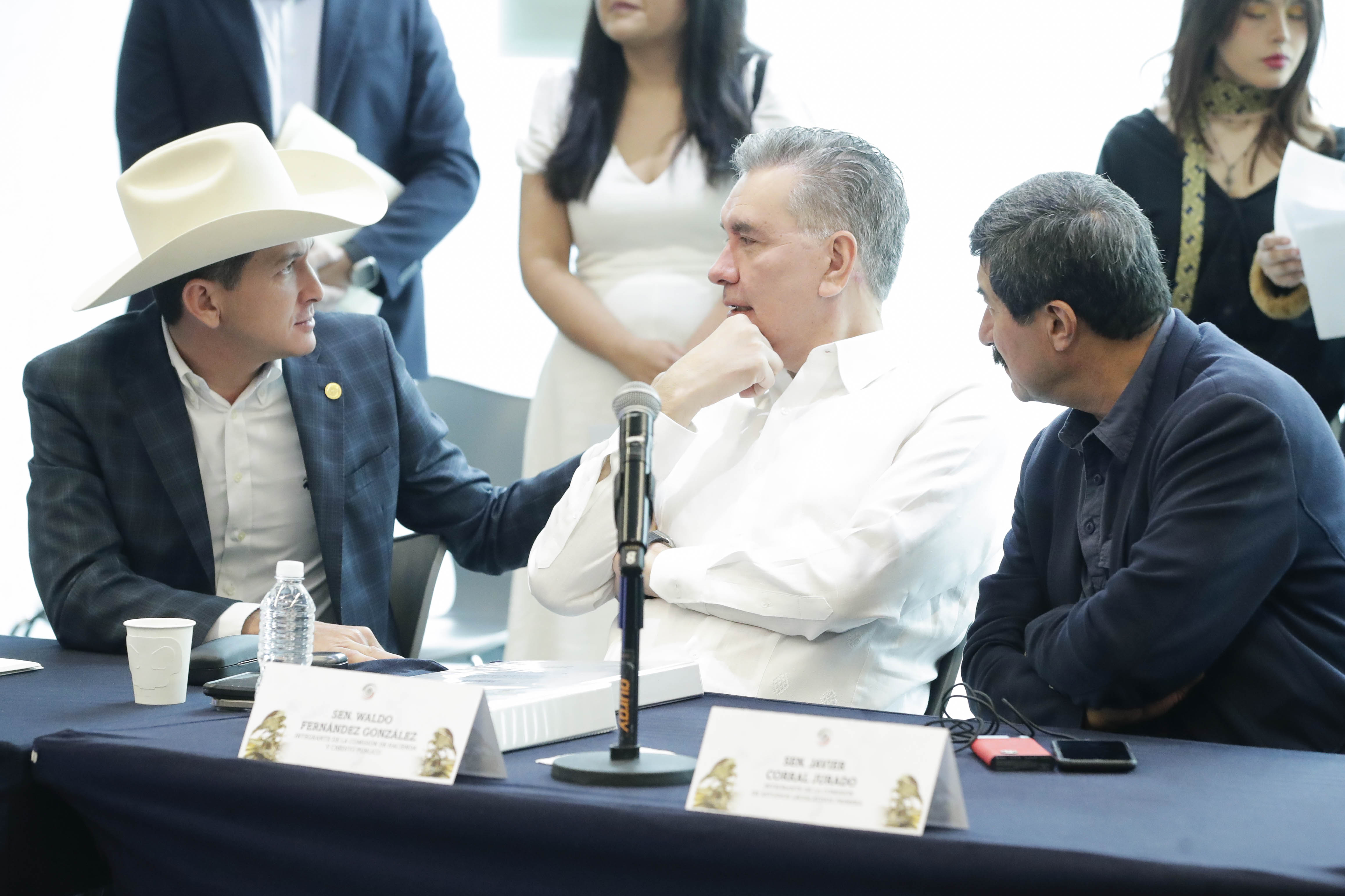 Com Unidas Hacienda Com y Transp y Est Leg Primera-