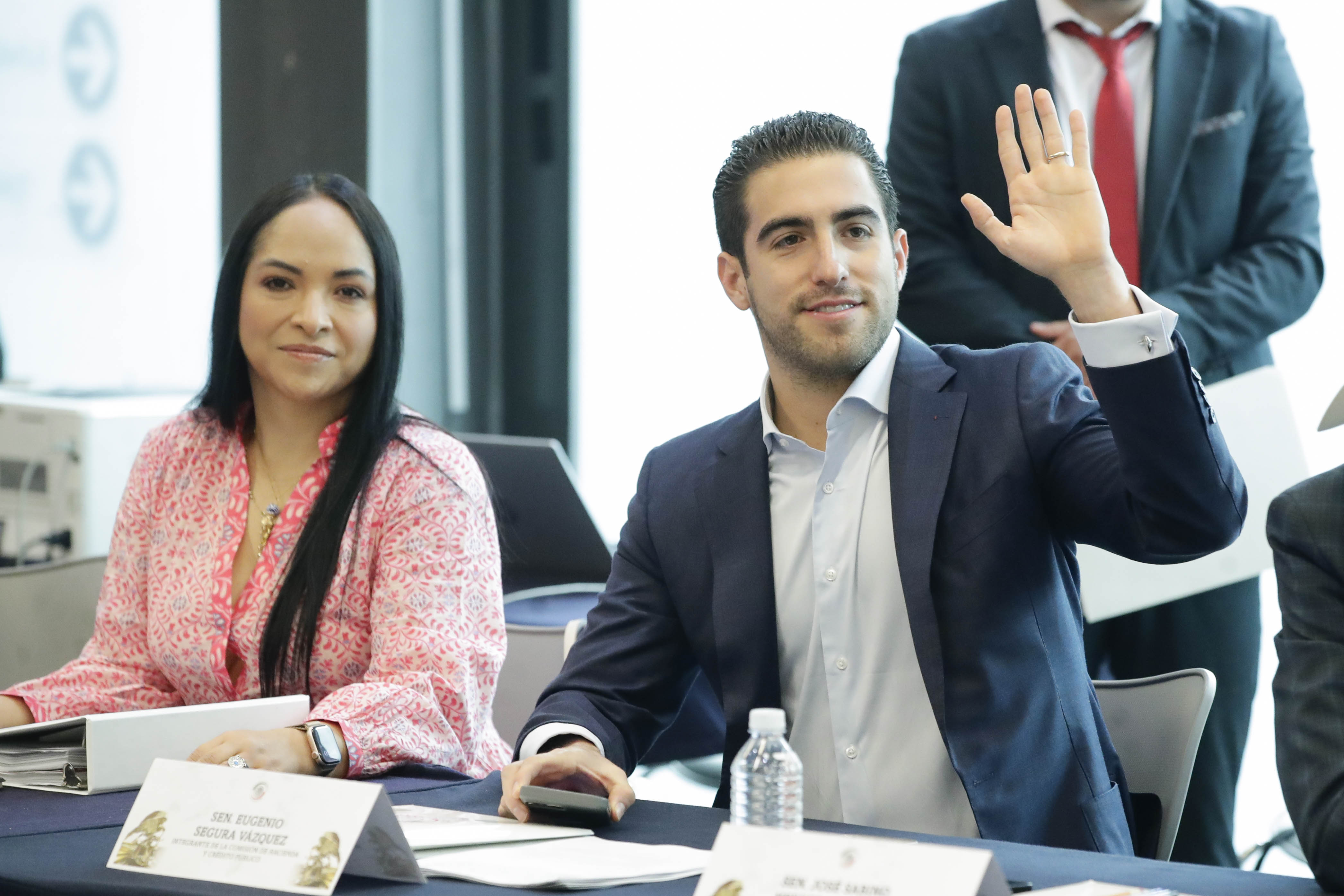Com Unidas Hacienda Com y Transp y Est Leg Primera-