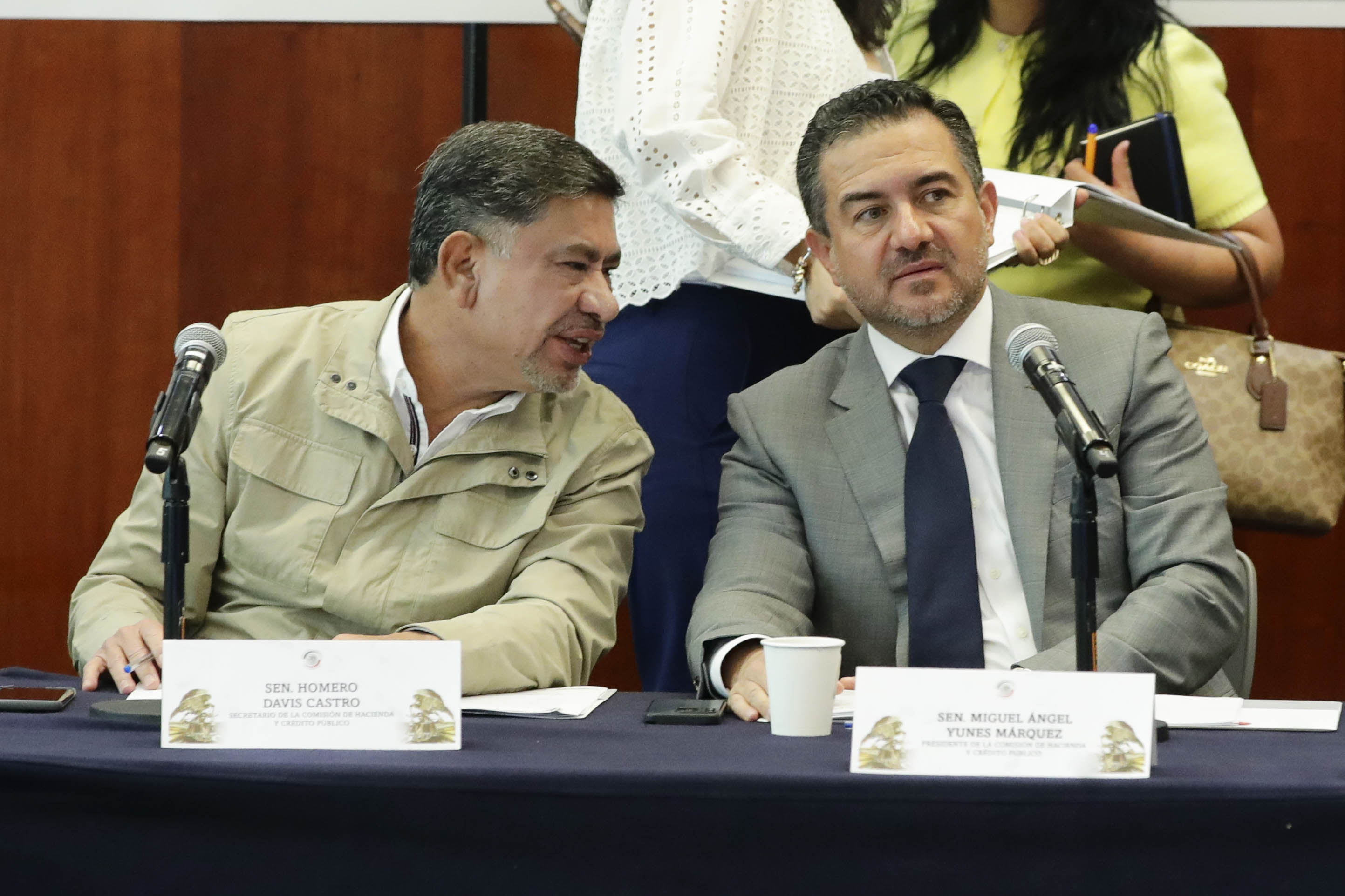 Com Unidas Hacienda Com y Transp y Est Leg Primera-