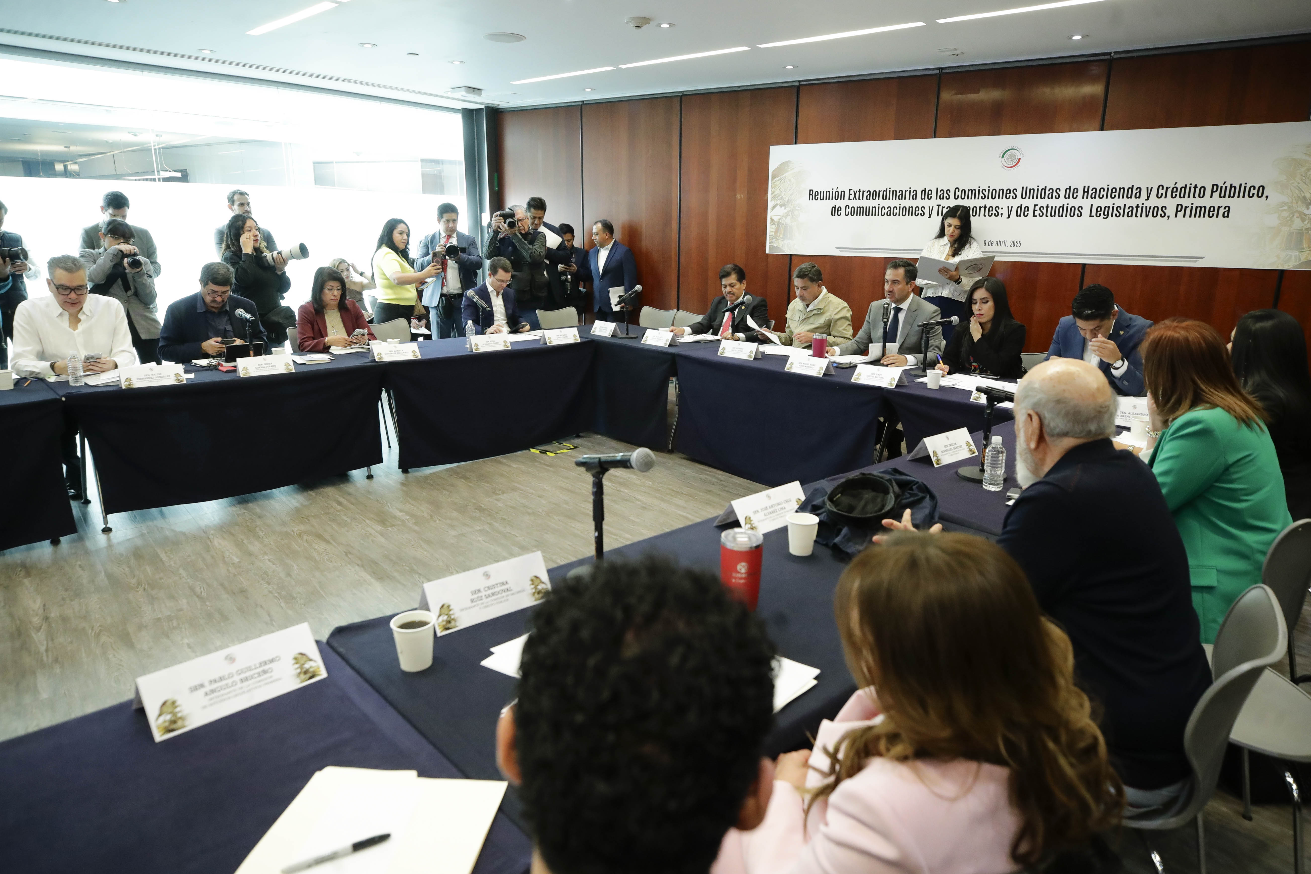 Com Unidas Hacienda Com y Transp y Est Leg Primera-