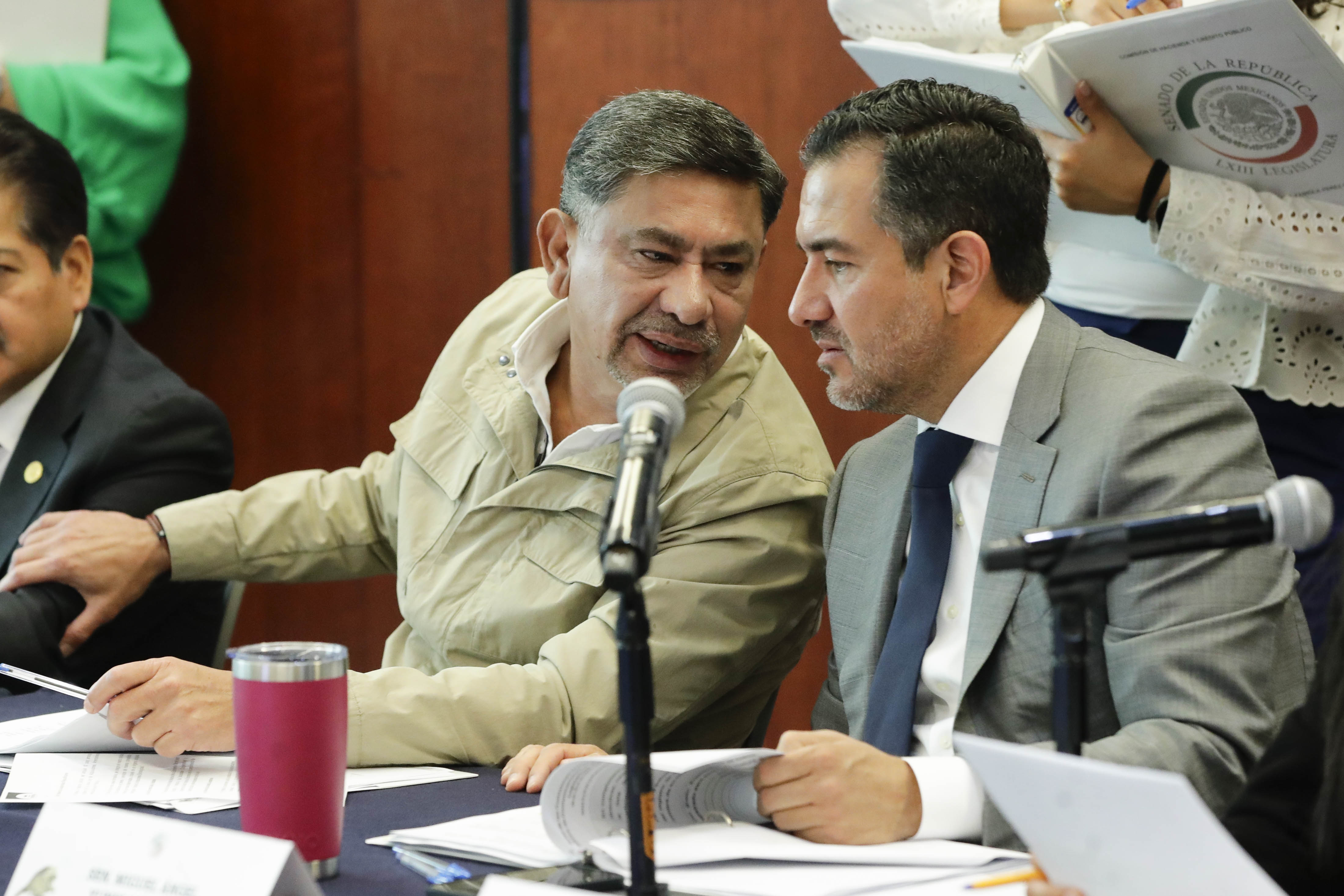Com Unidas Hacienda Com y Transp y Est Leg Primera-