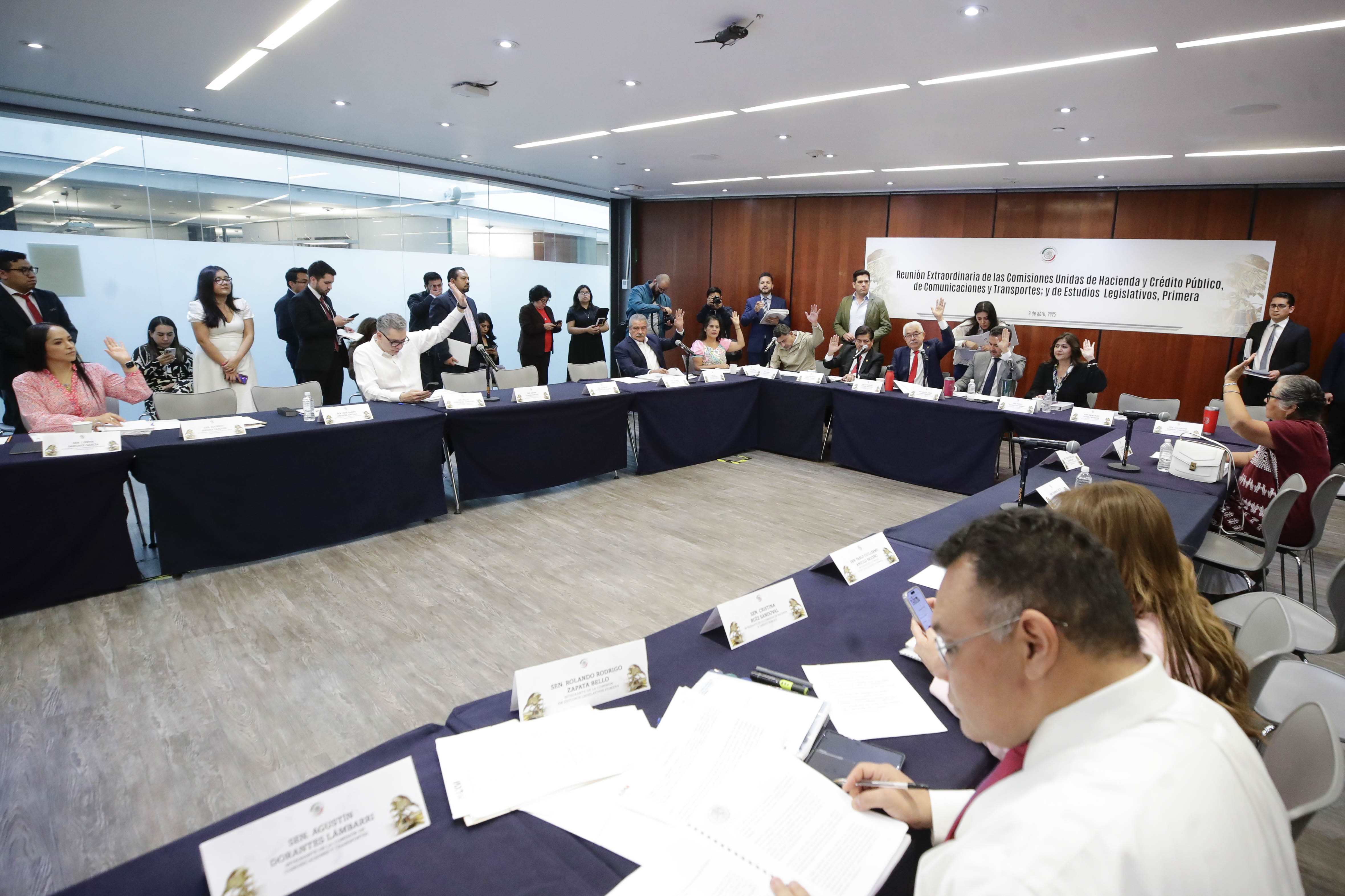 Com Unidas Hacienda Com y Transp y Est Leg Primera II-