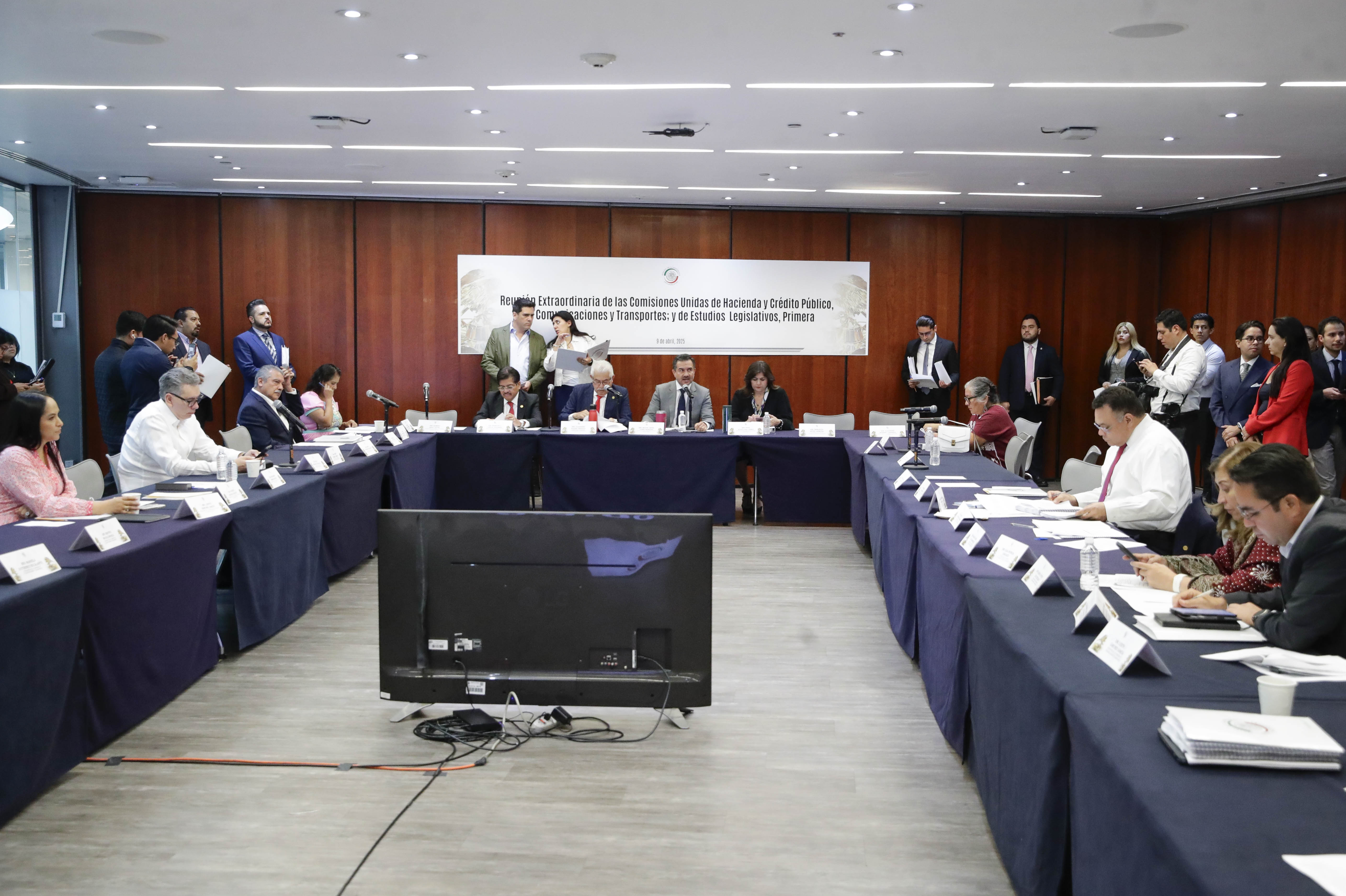 Com Unidas Hacienda Com y Transp y Est Leg Primera II-