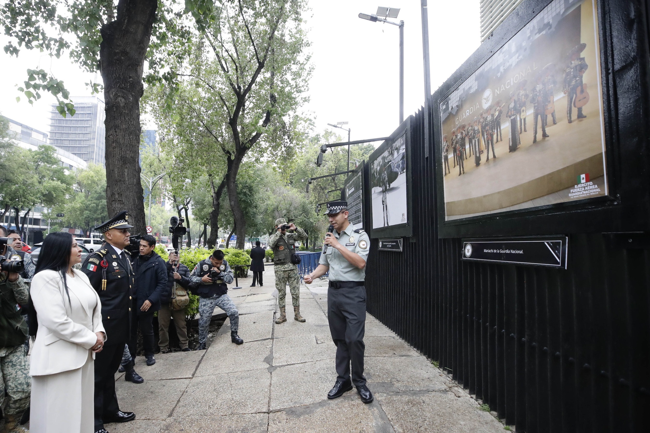 Inauguración de la exposición fotográfica sobre la Guardia Nacional